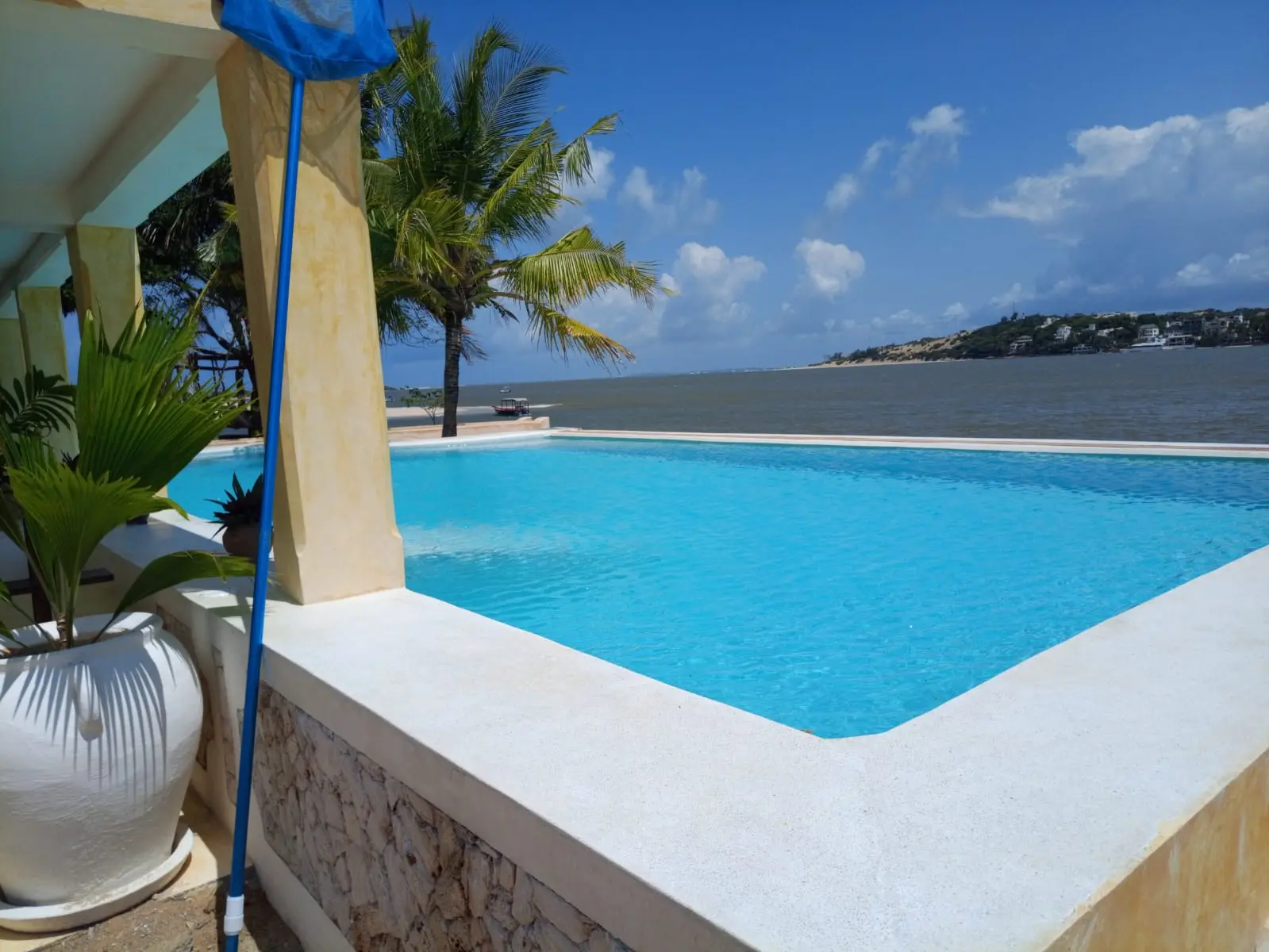 The Red Moon House – pool and ocean view